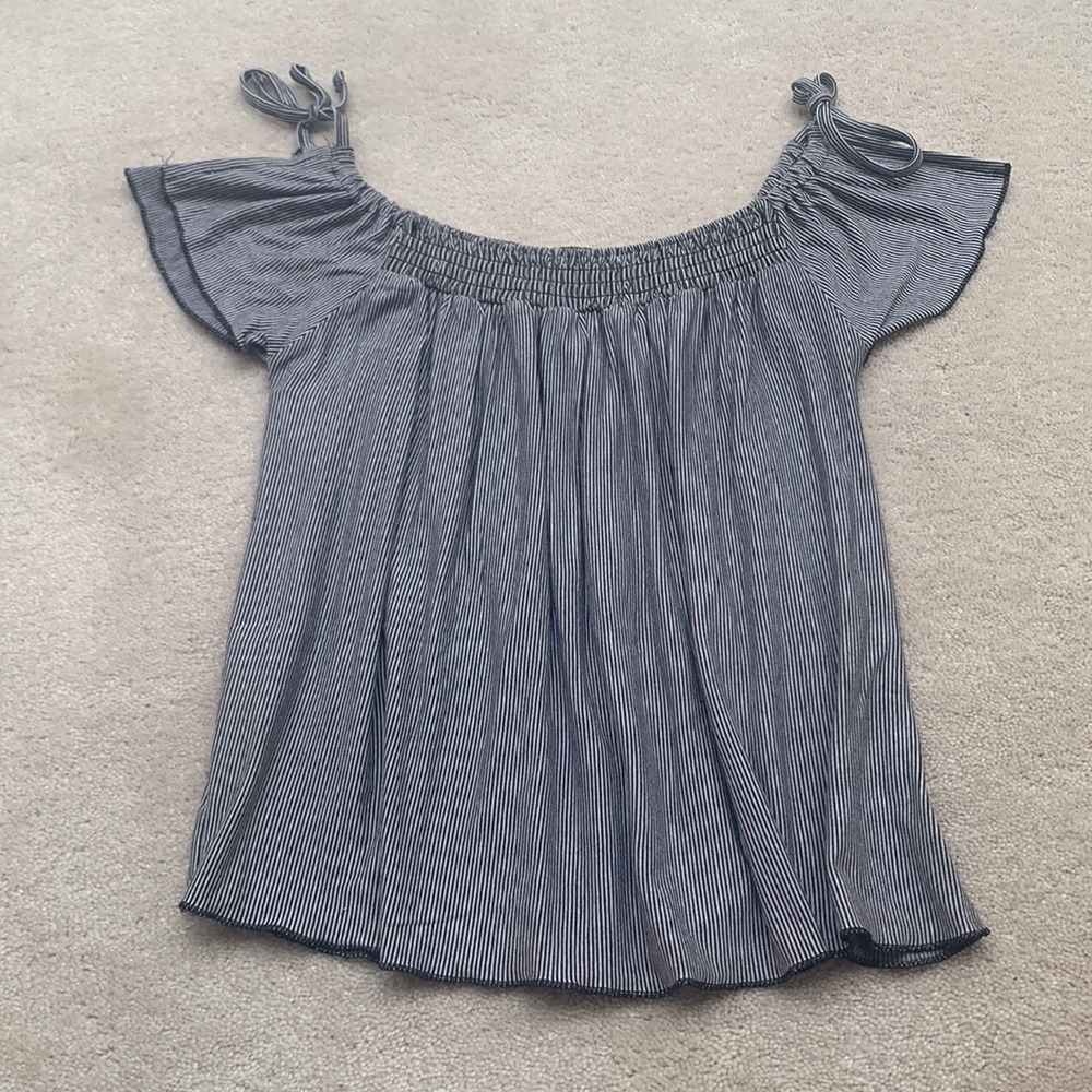 American Eagle XS Off the Shoulder Top